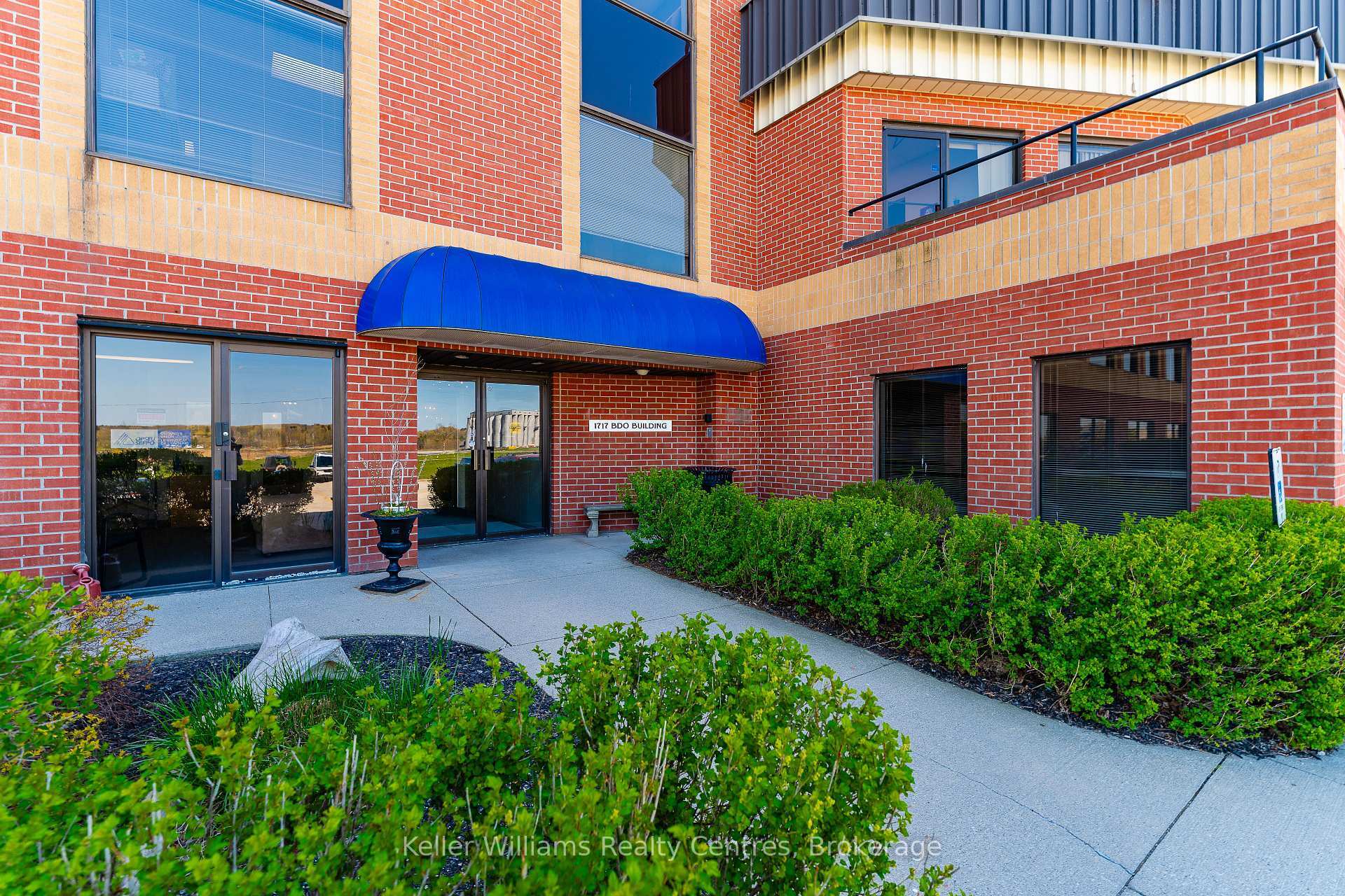 Property Photo: 1717 2nd Avenue E 505 ON N4K 6V4