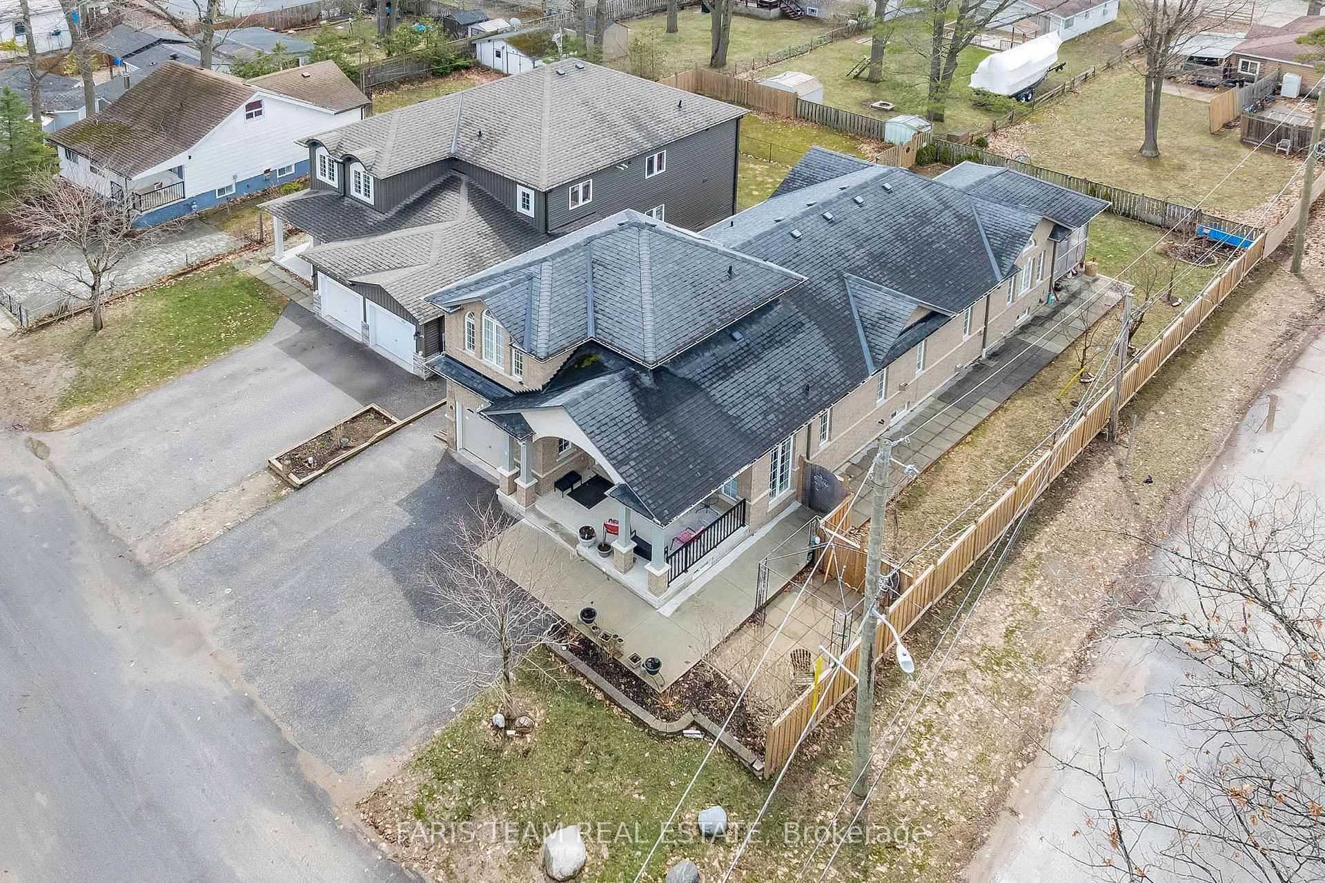 Property Photo:  8 Elm Drive  ON L9Z 2L3 