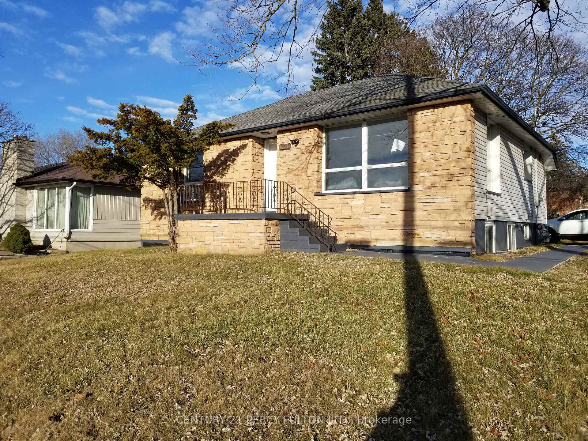 Property Photo: 401 Anderson Street Mainflr ON L1N 3V8
