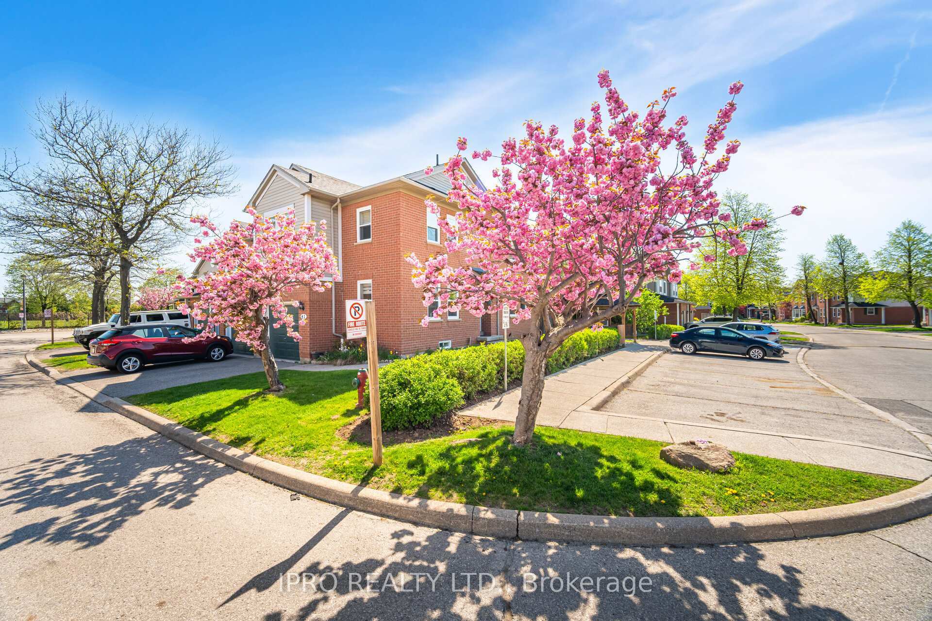 Property Photo: 5659 Glen Erin Drive E 41 ON L5M 5P2