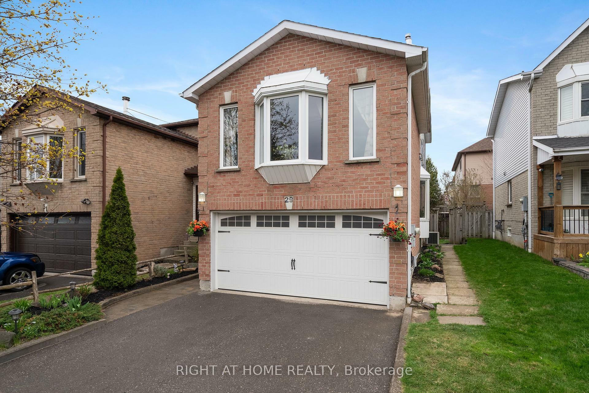 Property Photo: 29 Fairmeadow Place ON L1N 8W6