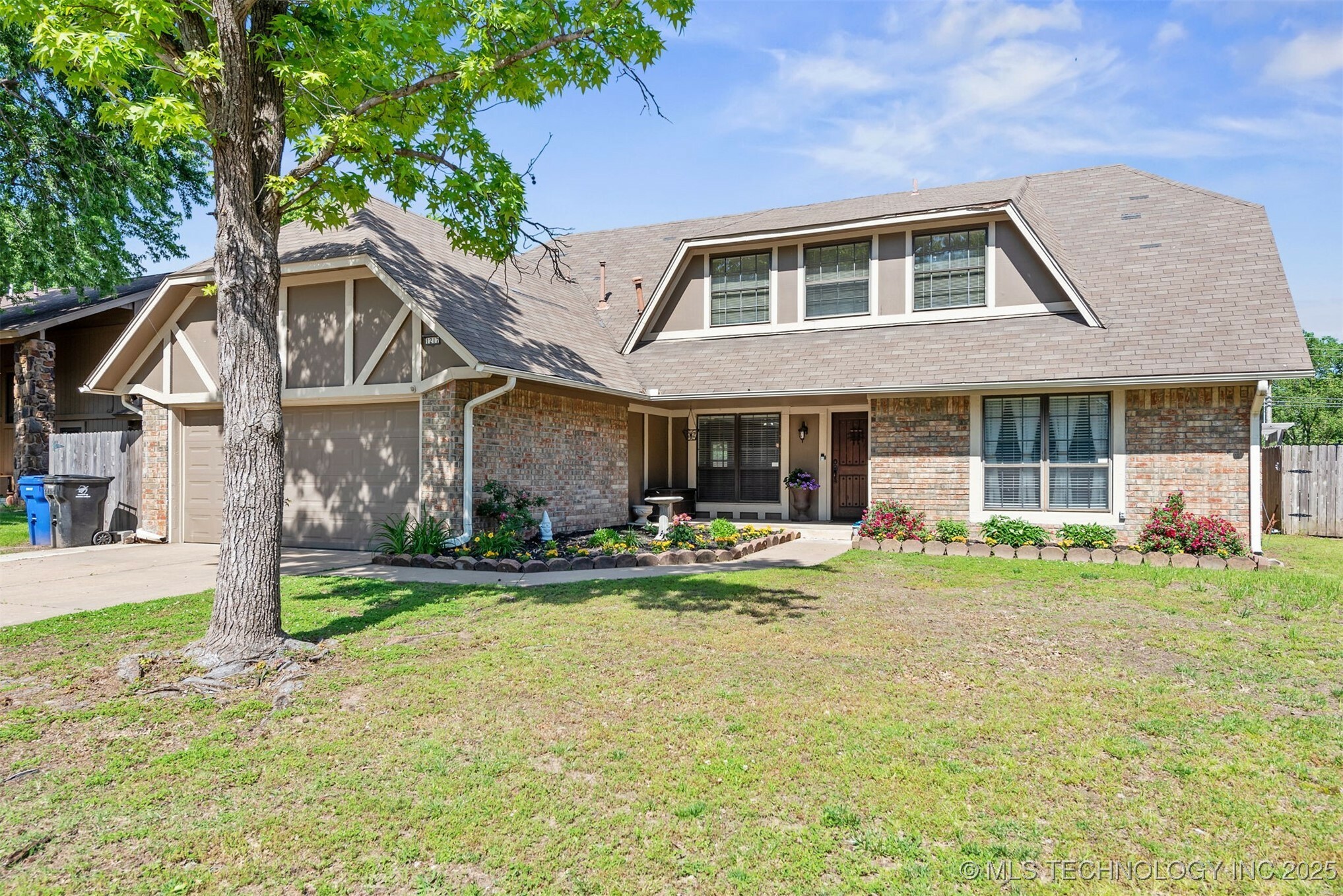 Property Photo: 1217 S Aspen Court OK 74012