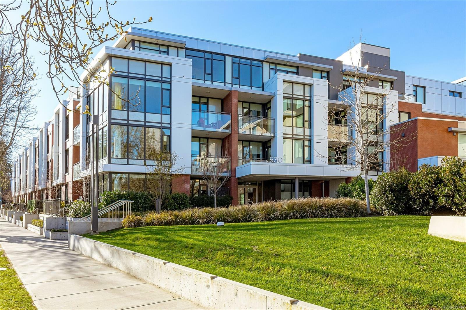 Property Photo: 530 Michigan St 410 BC V8V 0G2