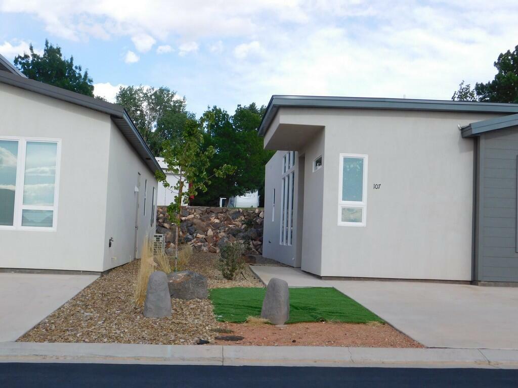 Property Photo: 107 Black Rock Rd UT 84737