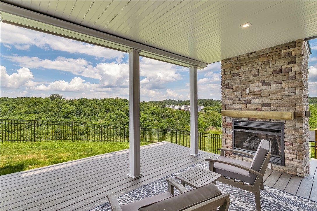 Property Photo: 119 Buckingham Dr PA 15237