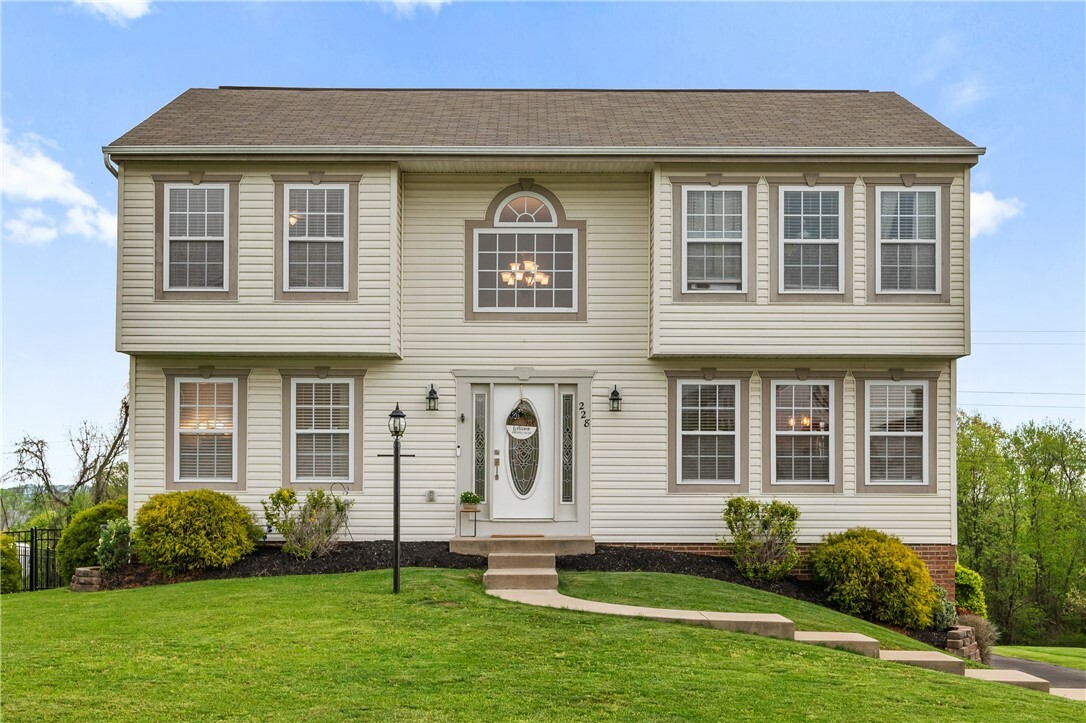 Property Photo: 228 Williamsburg Dr PA 15037