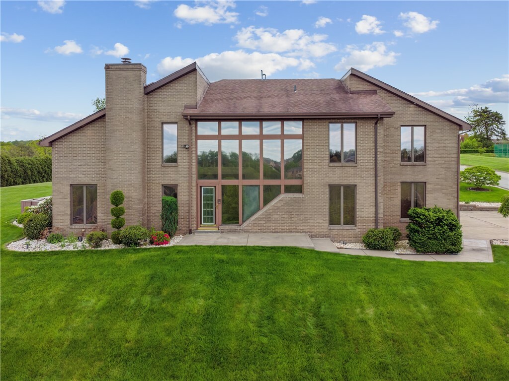 Property Photo: 671 Lincrest Drive PA 15642