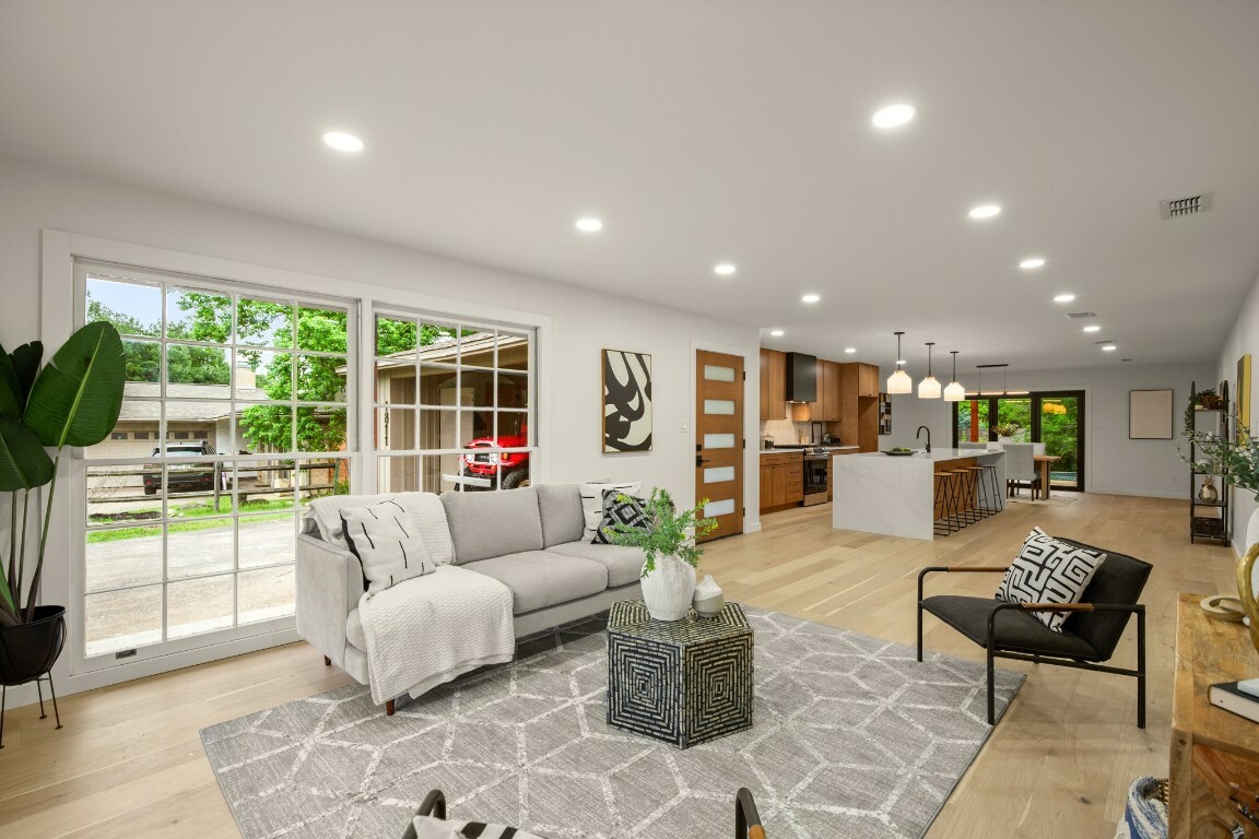 Property Photo: 1811 Rogge Lane TX 78723