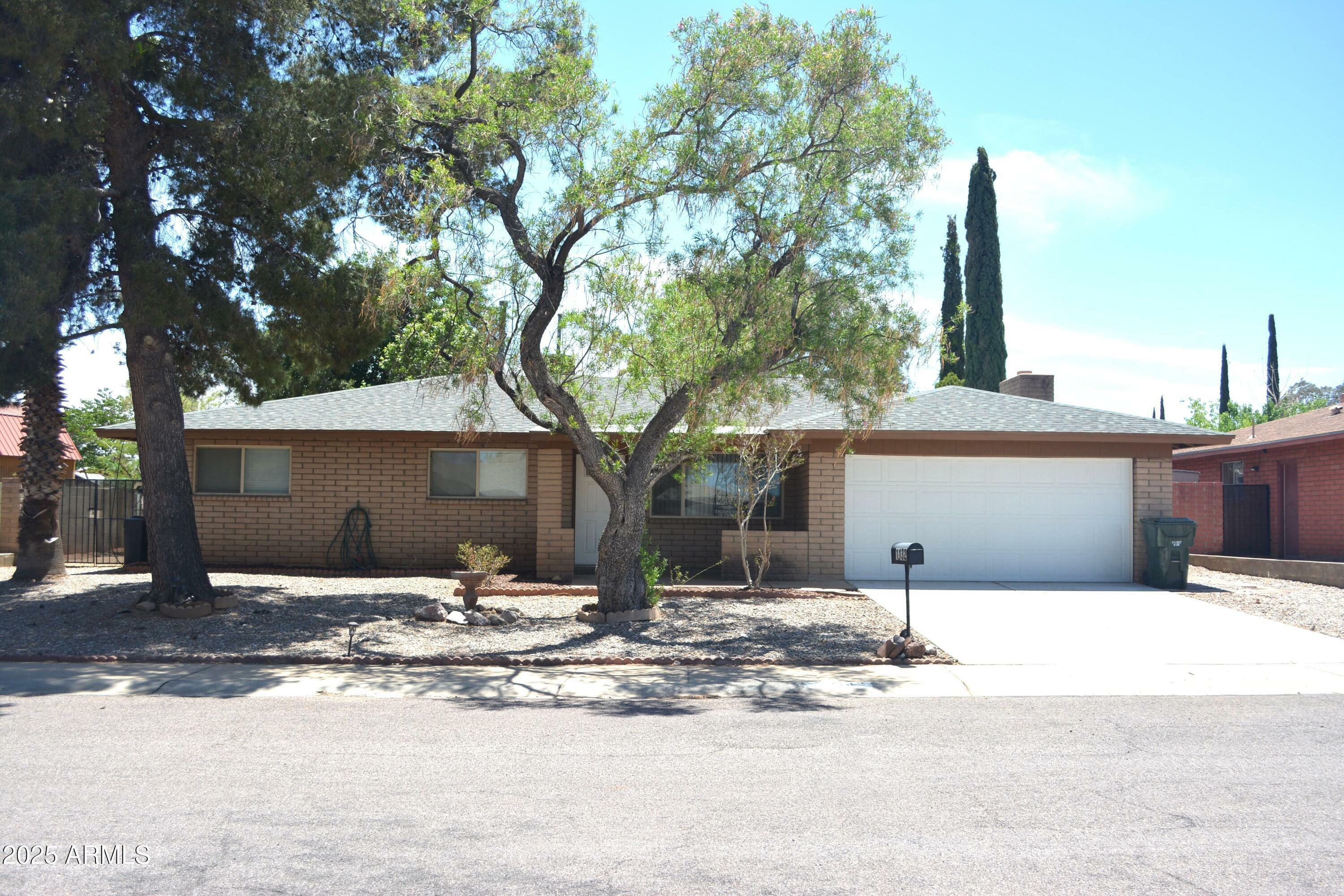 Property Photo: 1132 N Catalina Drive AZ 85635