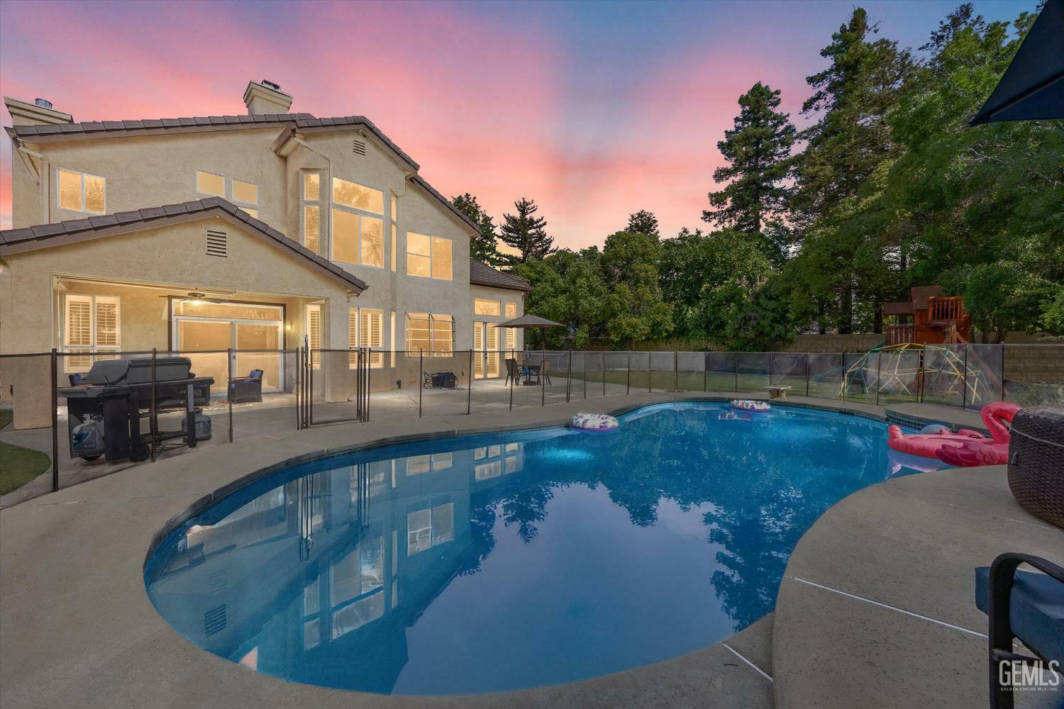 Property Photo: 1400 Fenwick Drive CA 93312