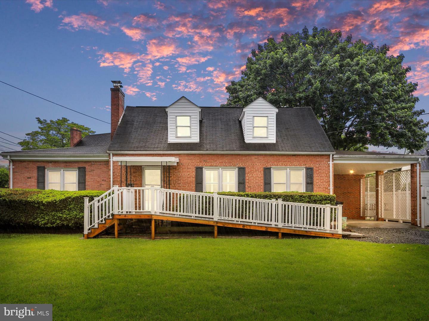 Property Photo: 5 S Charles Street VA 22630