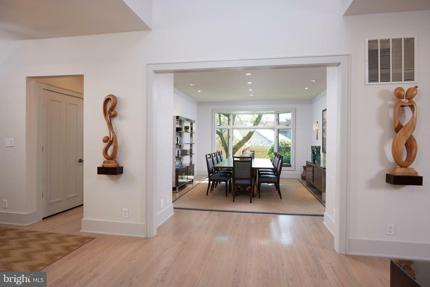 Property Photo: 10036 Chartwell Manor Court MD 20854