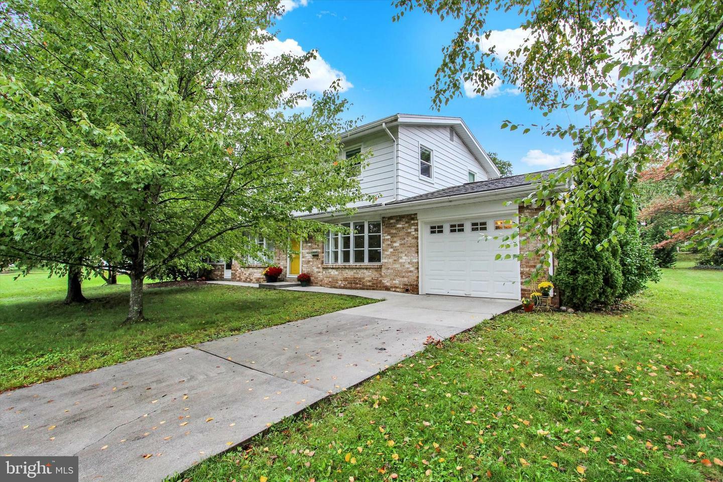 Property Photo: 724 Long Lane PA 17325
