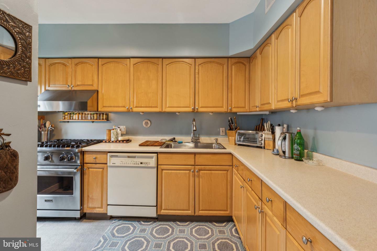 Property Photo: 1010 Catharine Street PA 19147