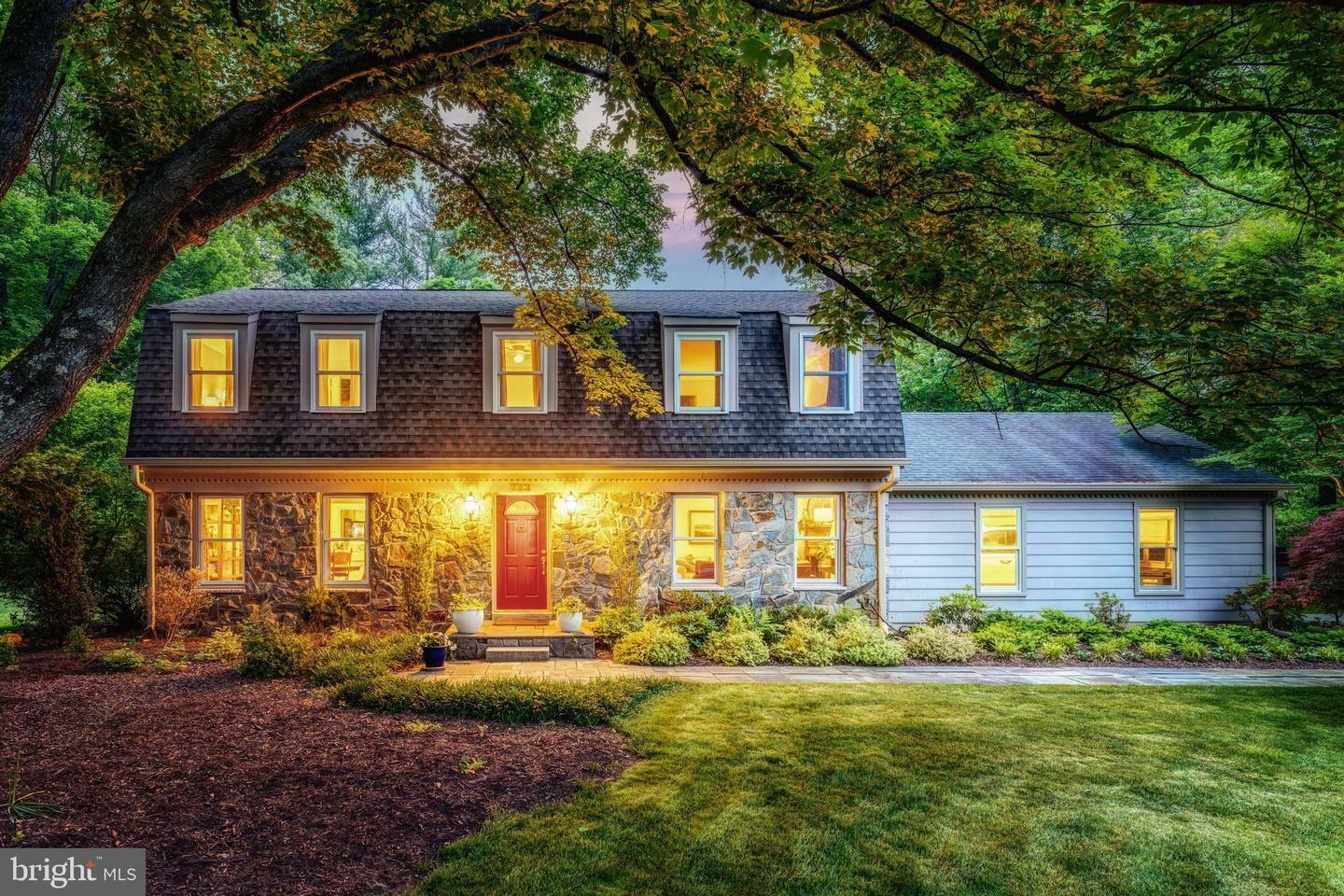 Property Photo: 723 Forest Ridge Drive VA 22066