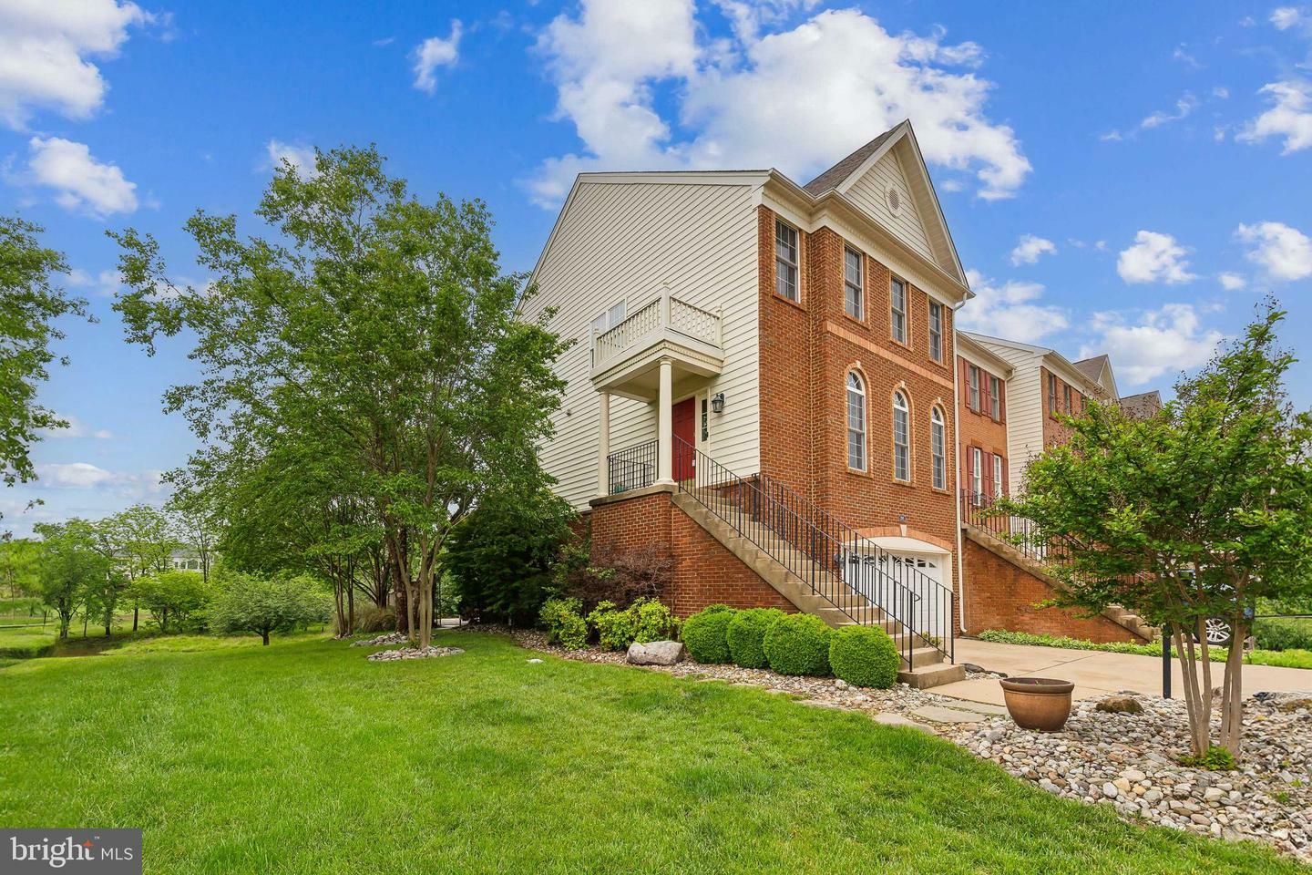 Property Photo: 22615 Upperville Heights Square VA 20148