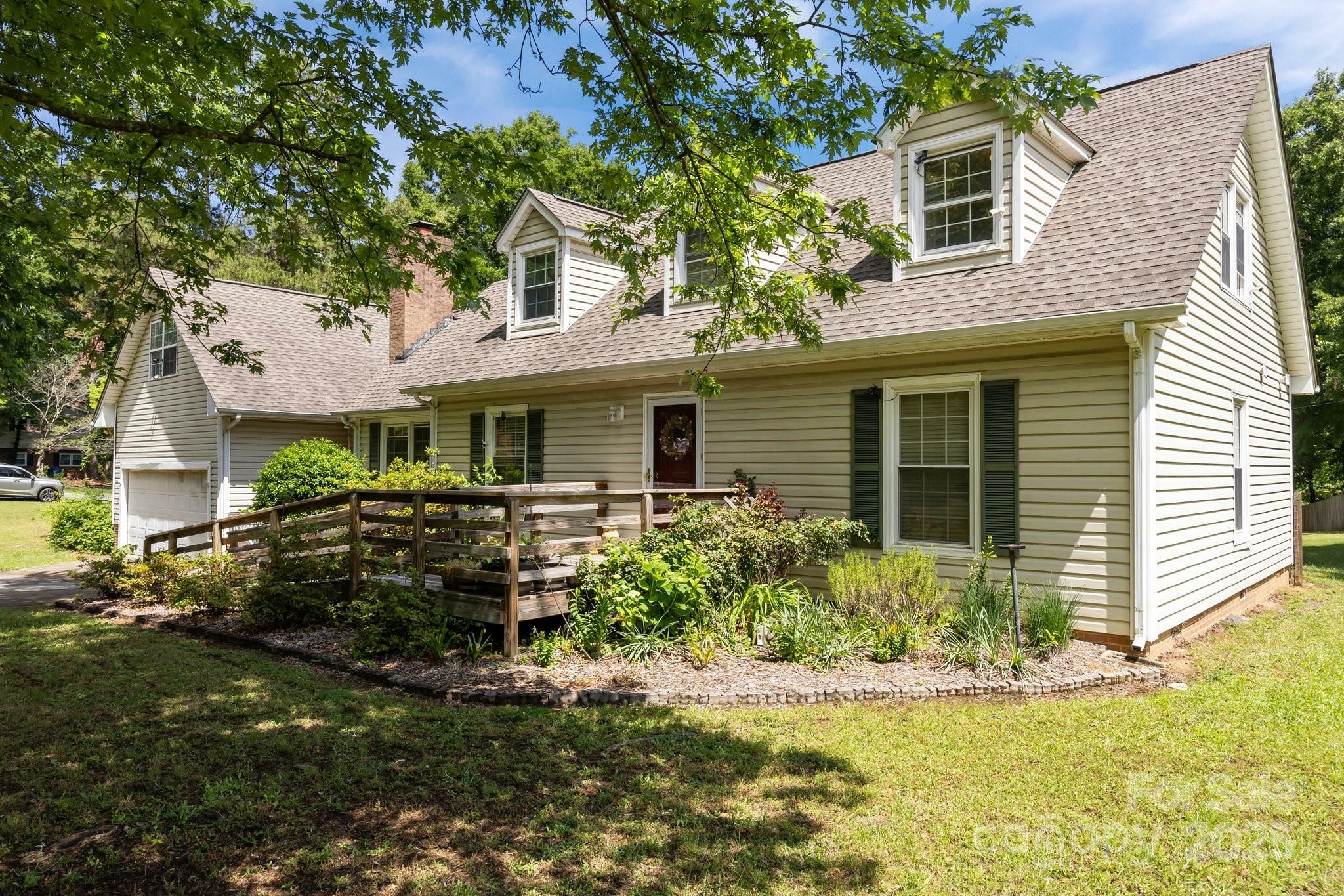 Property Photo: 1818 Winfield Drive NC 28110