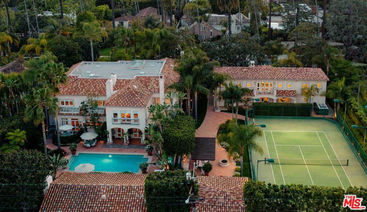 Property Photo: 812 N Bedford Dr CA 90210