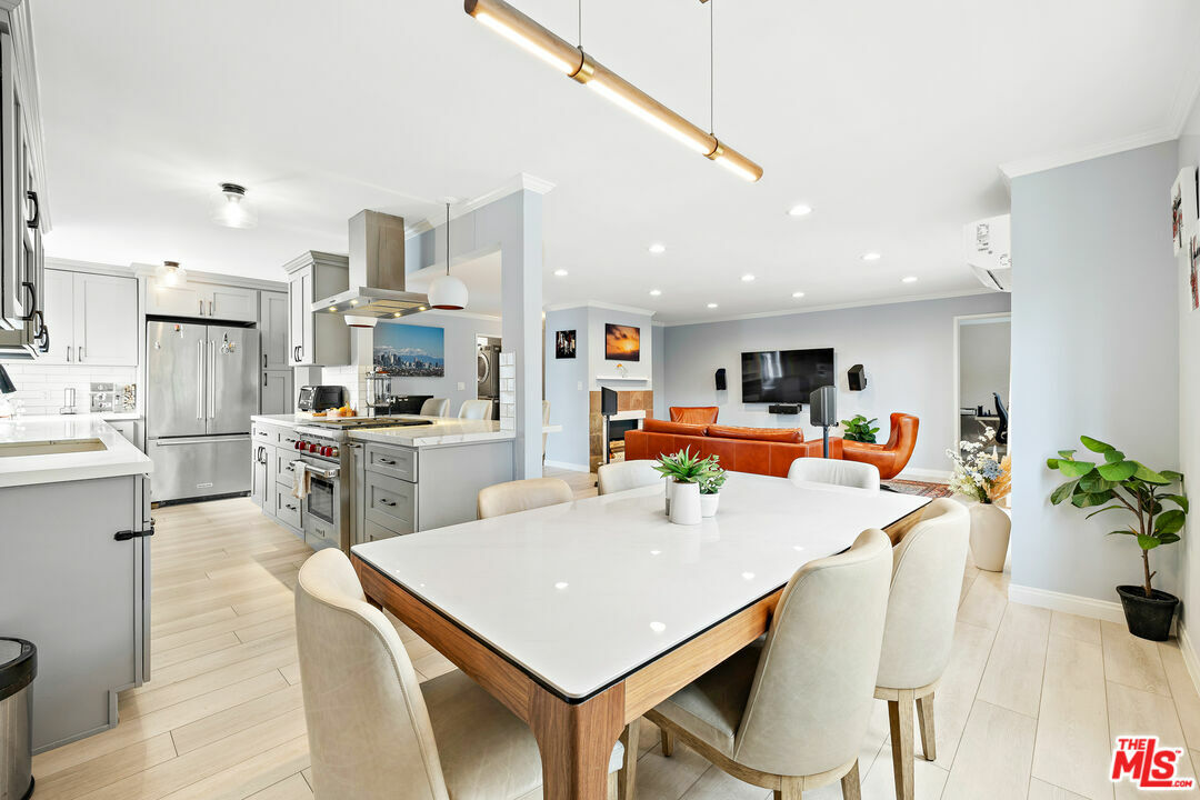 Property Photo: 1228 14th St CA 90404