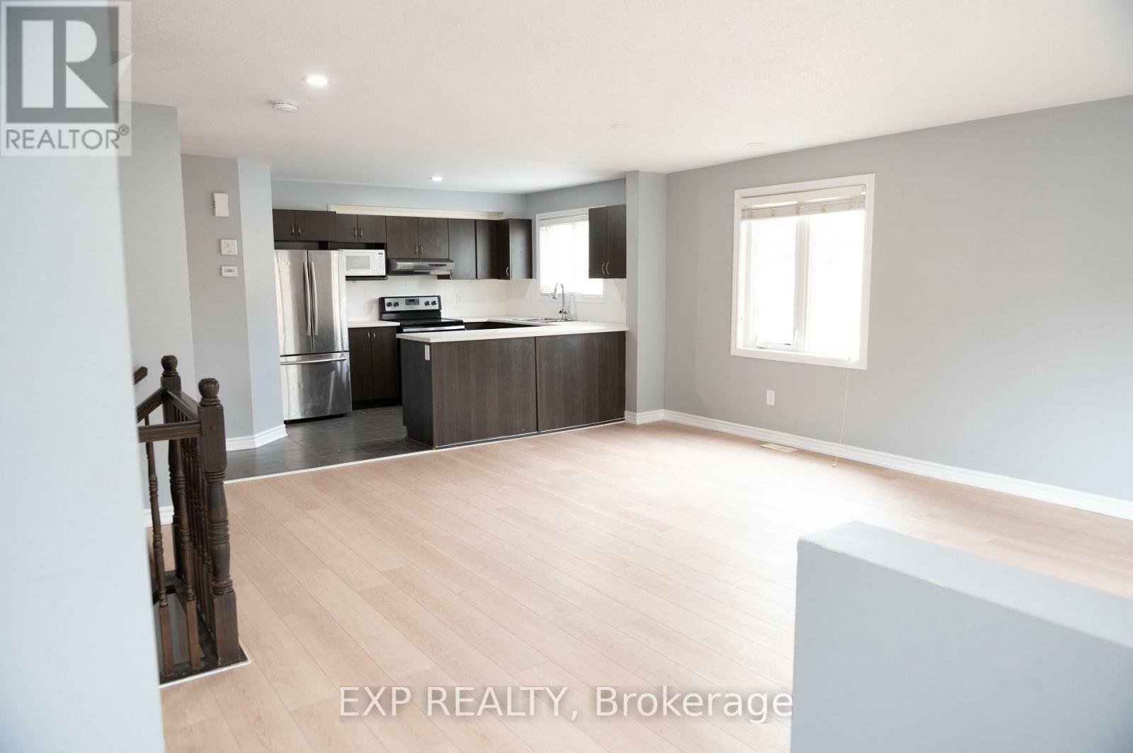 Photo de la propriété: 679 Sue Holloway Drive A ON K2J 5R6