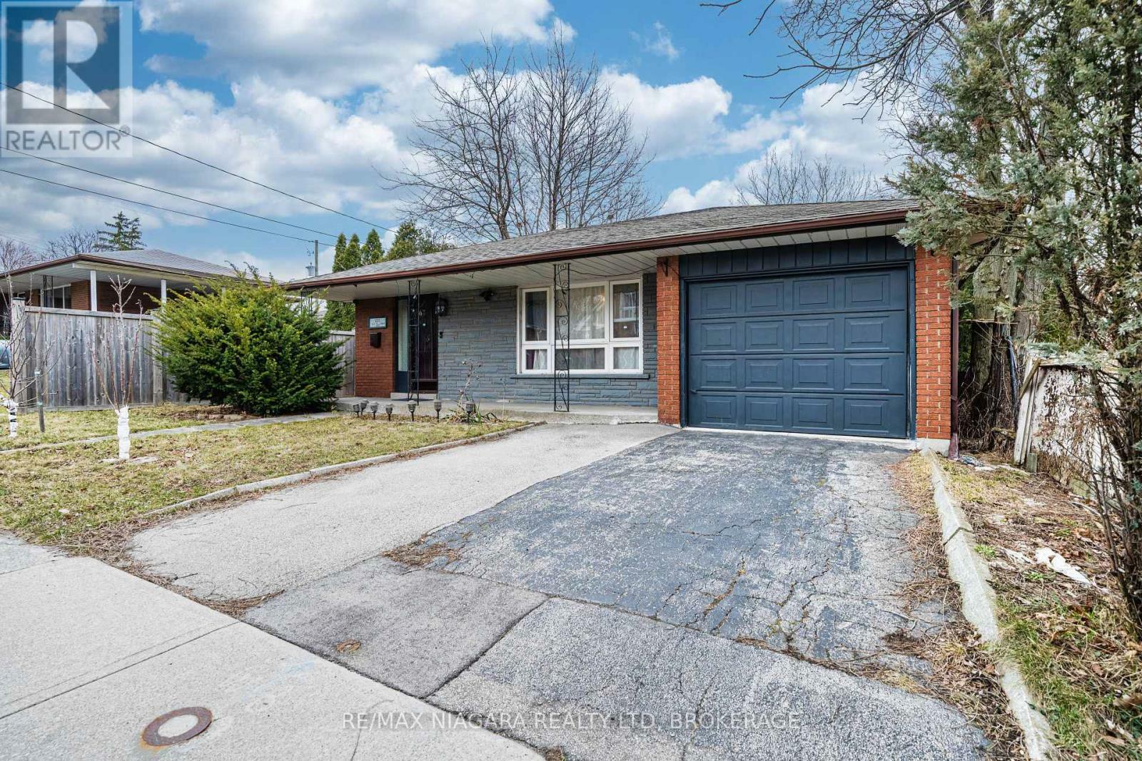 Property Photo: 225 West 2nd Street ON L9C 3G3