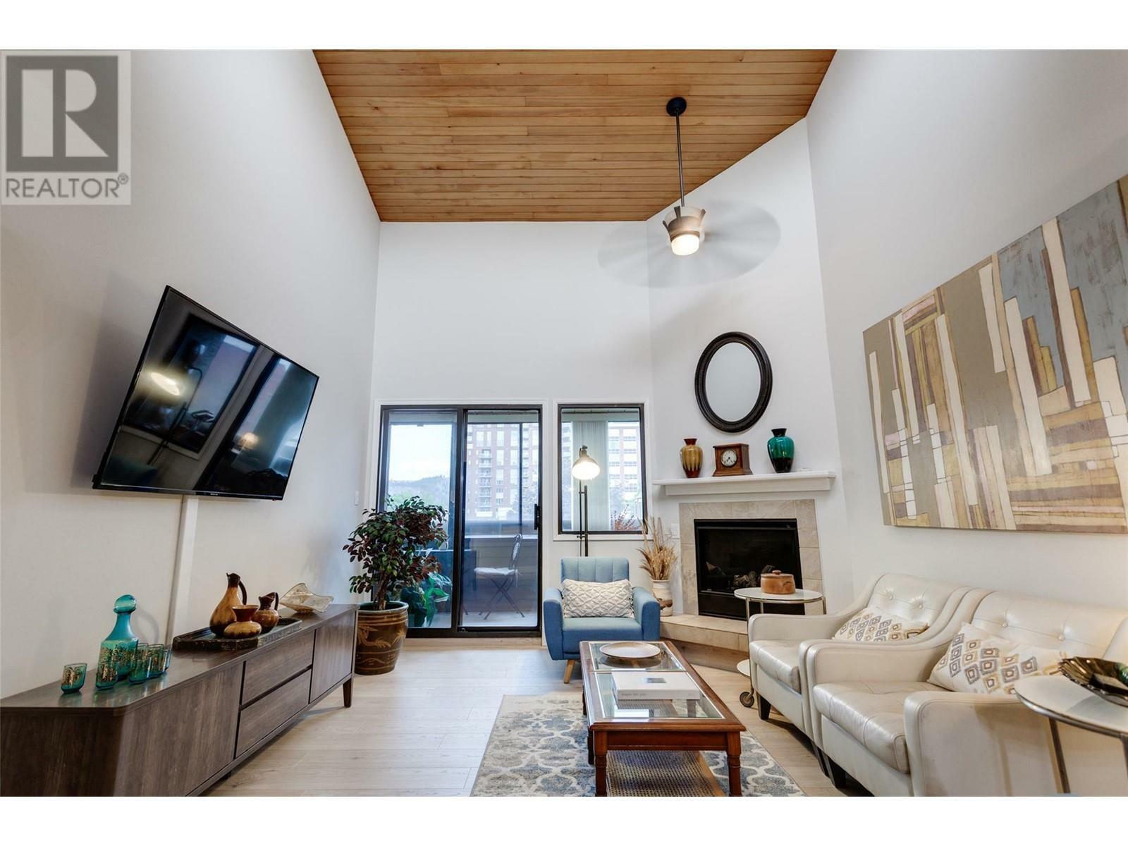 Property Photo: 1056 Bernard Avenue 305 BC V1Y 8L7