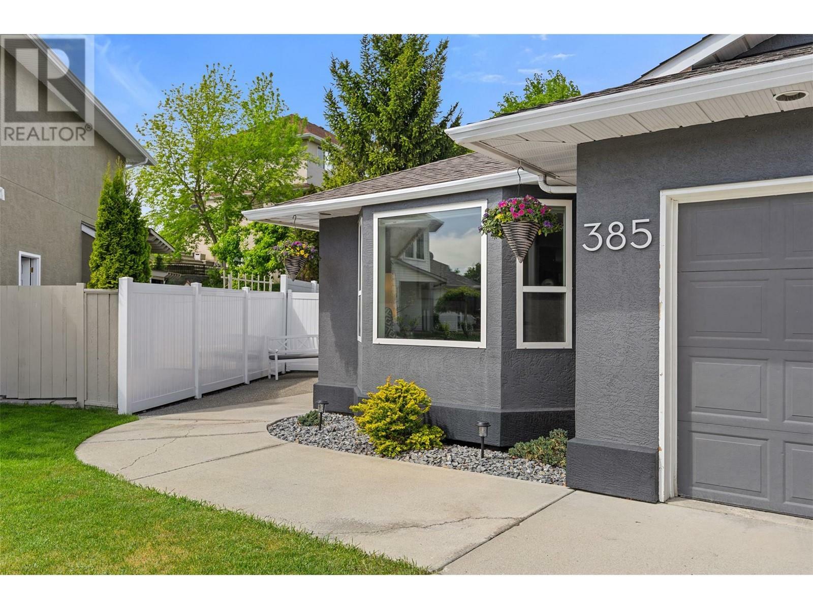 Property Photo: 385 Sunhill Court BC V2E 2P4