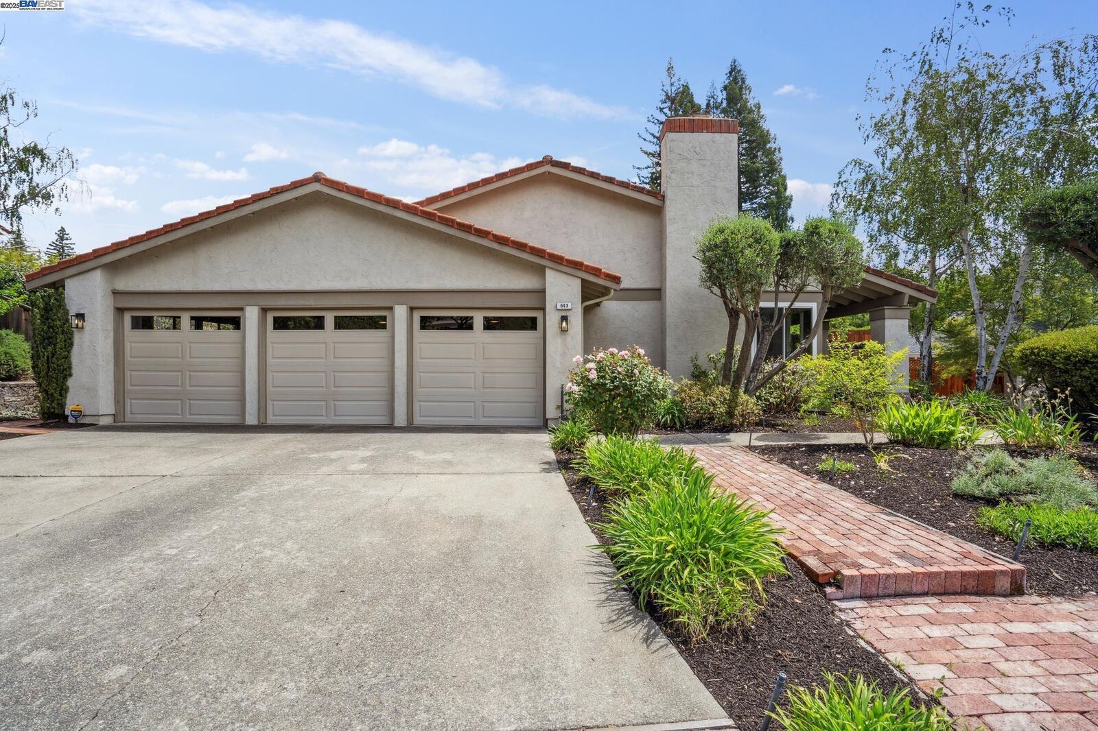 Property Photo:  643 Contada Cir  CA 94526 