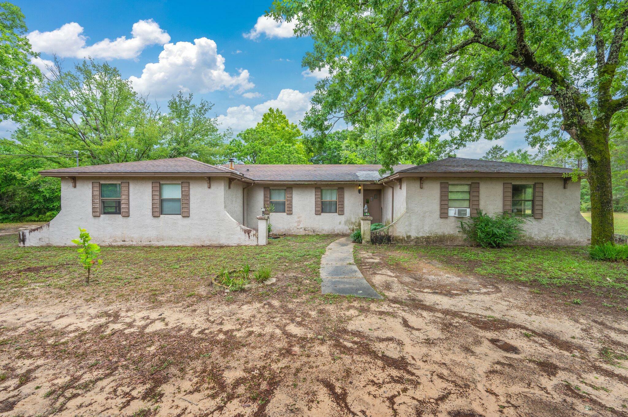 Property Photo: 5407 Kervin Road FL 32539