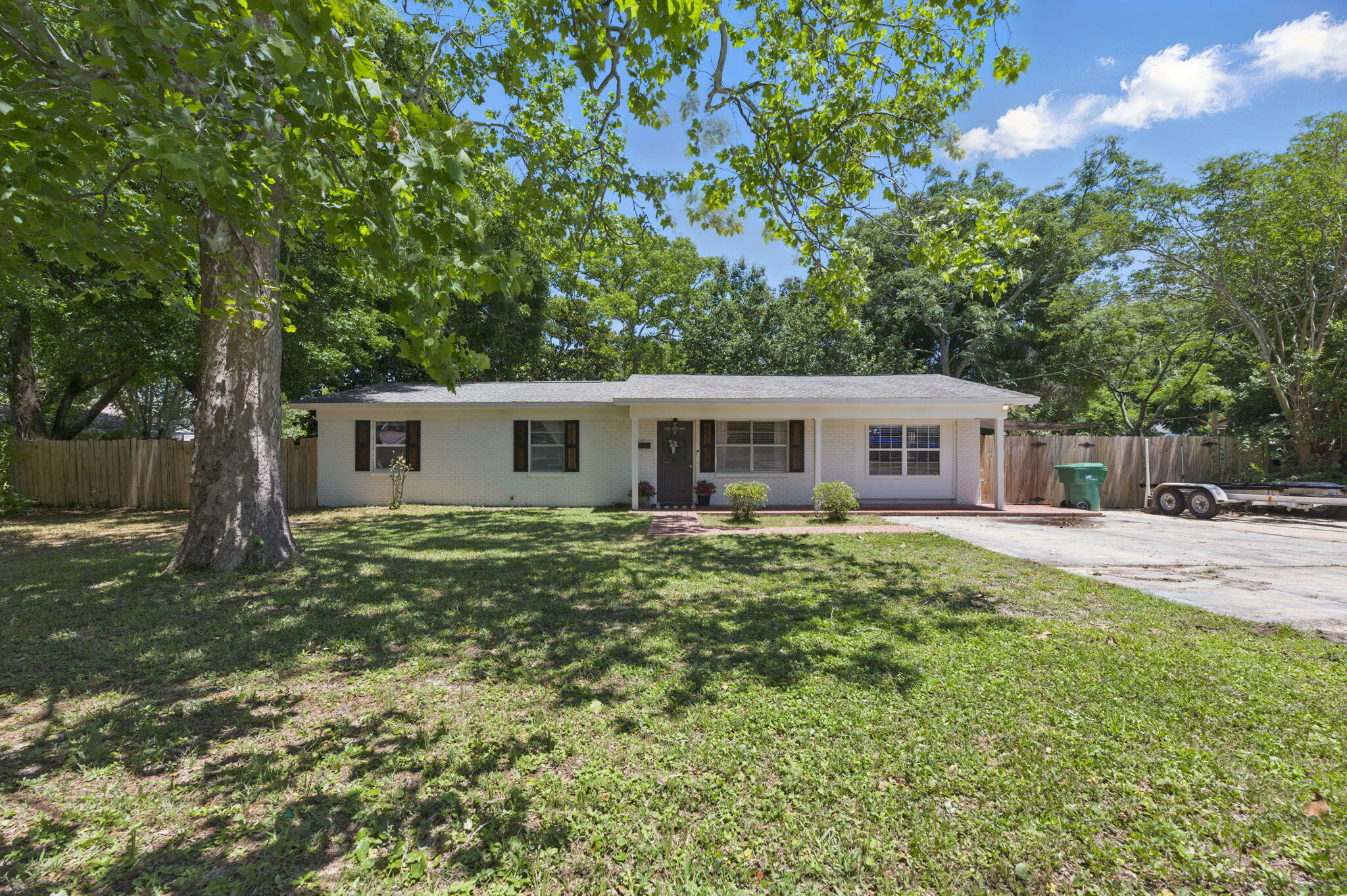 Property Photo: 418 Evergreen Drive FL 32541