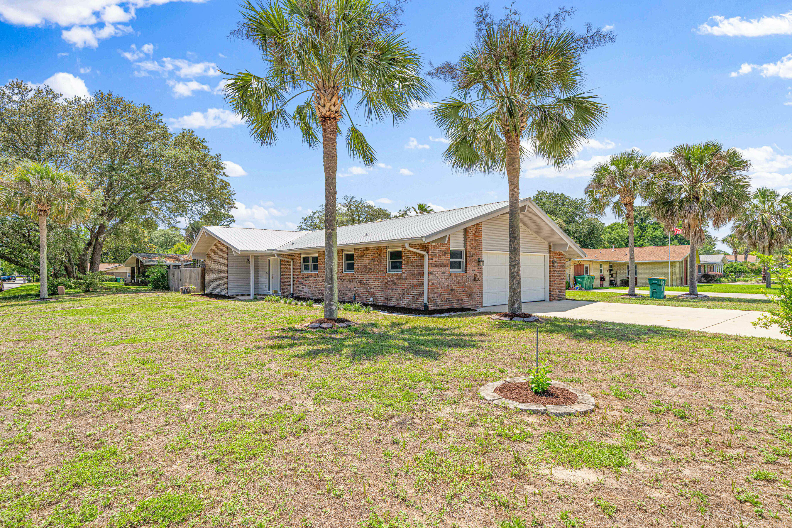 Property Photo: 1501 Royal Palm Drive FL 32578