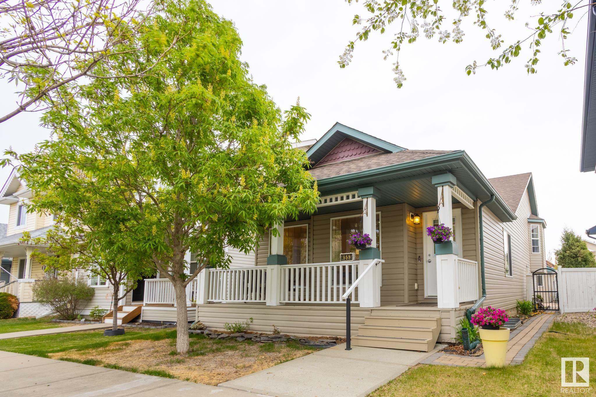Photo de la propriété: 4553 Turner Square Square NW AB T6R 3E4