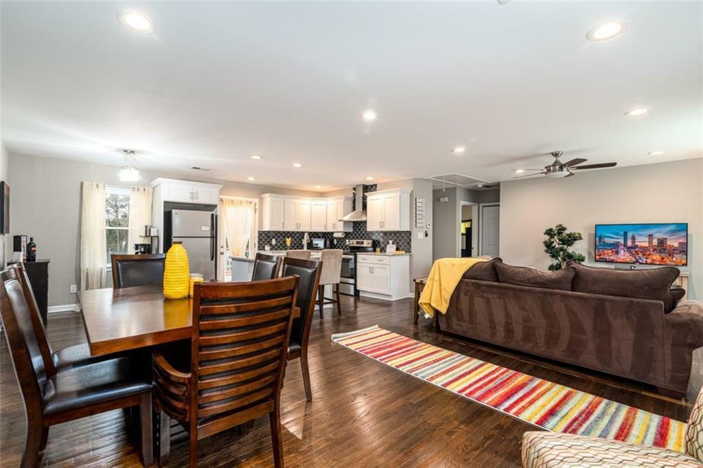 Property Photo: 3224 Canary Court GA 30032