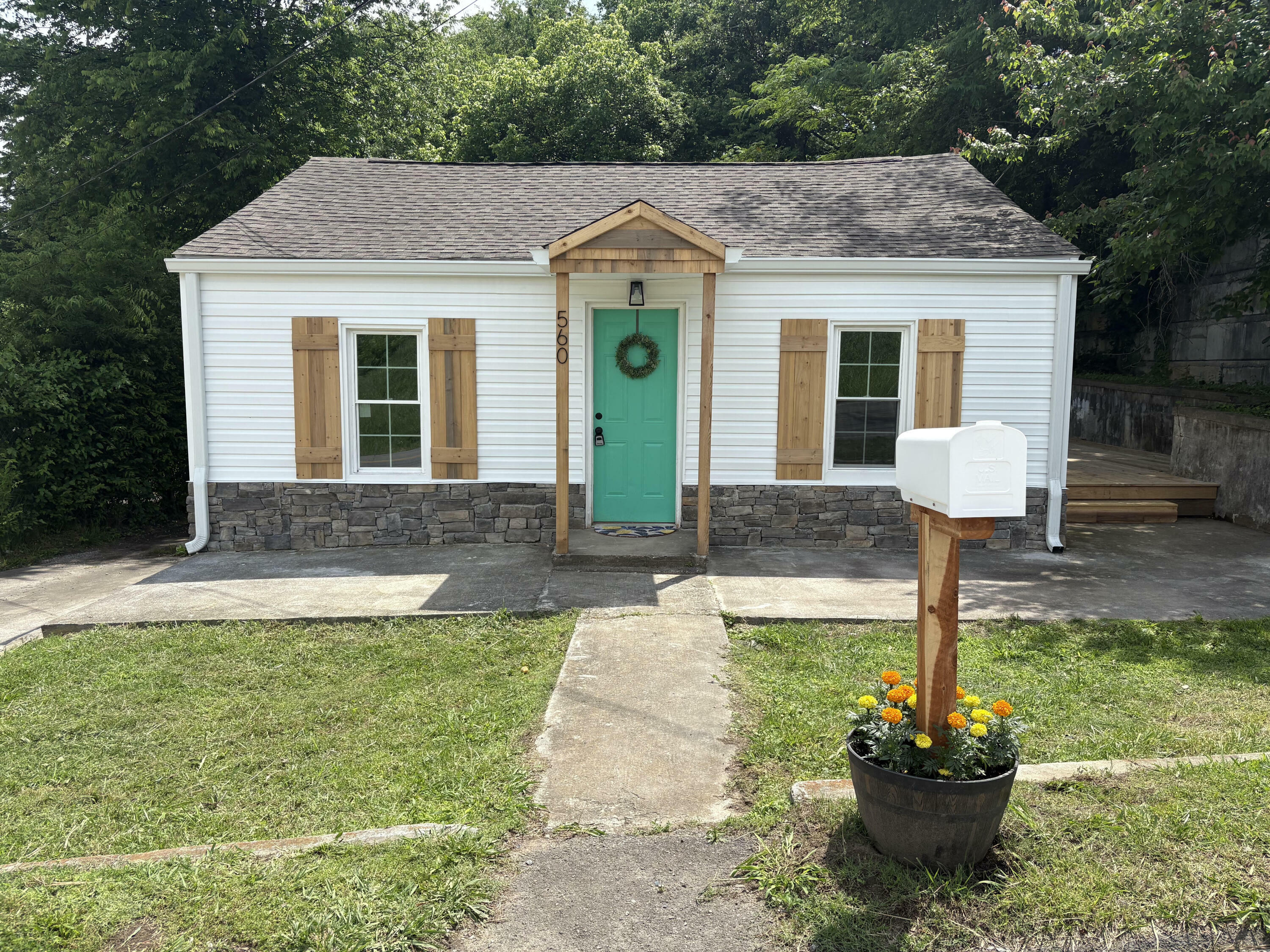 Property Photo: 560 8th Street NE TN 37311