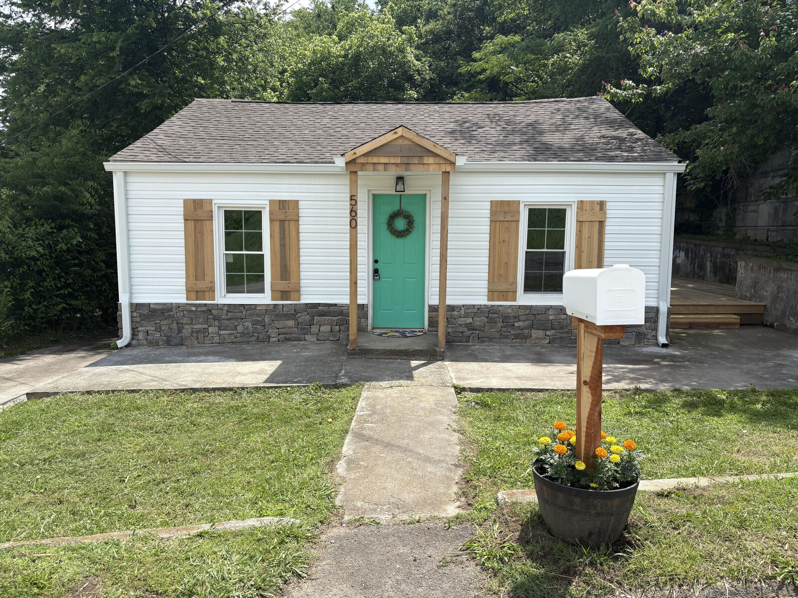 Property Photo: 560 8th Street NE TN 37311