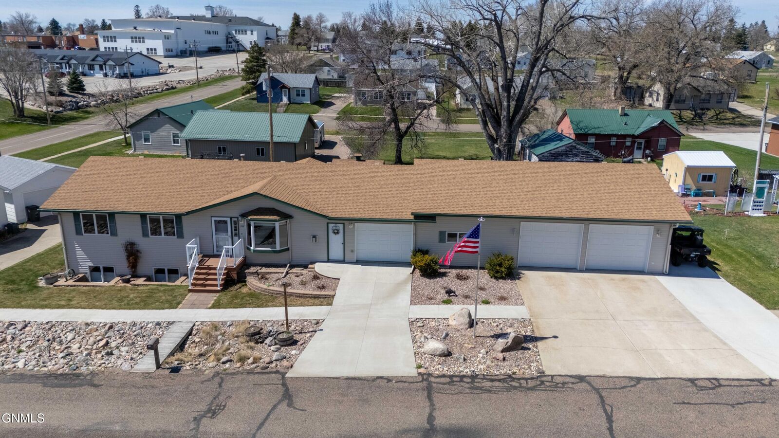 Property Photo:  320 6th Street  ND 58565