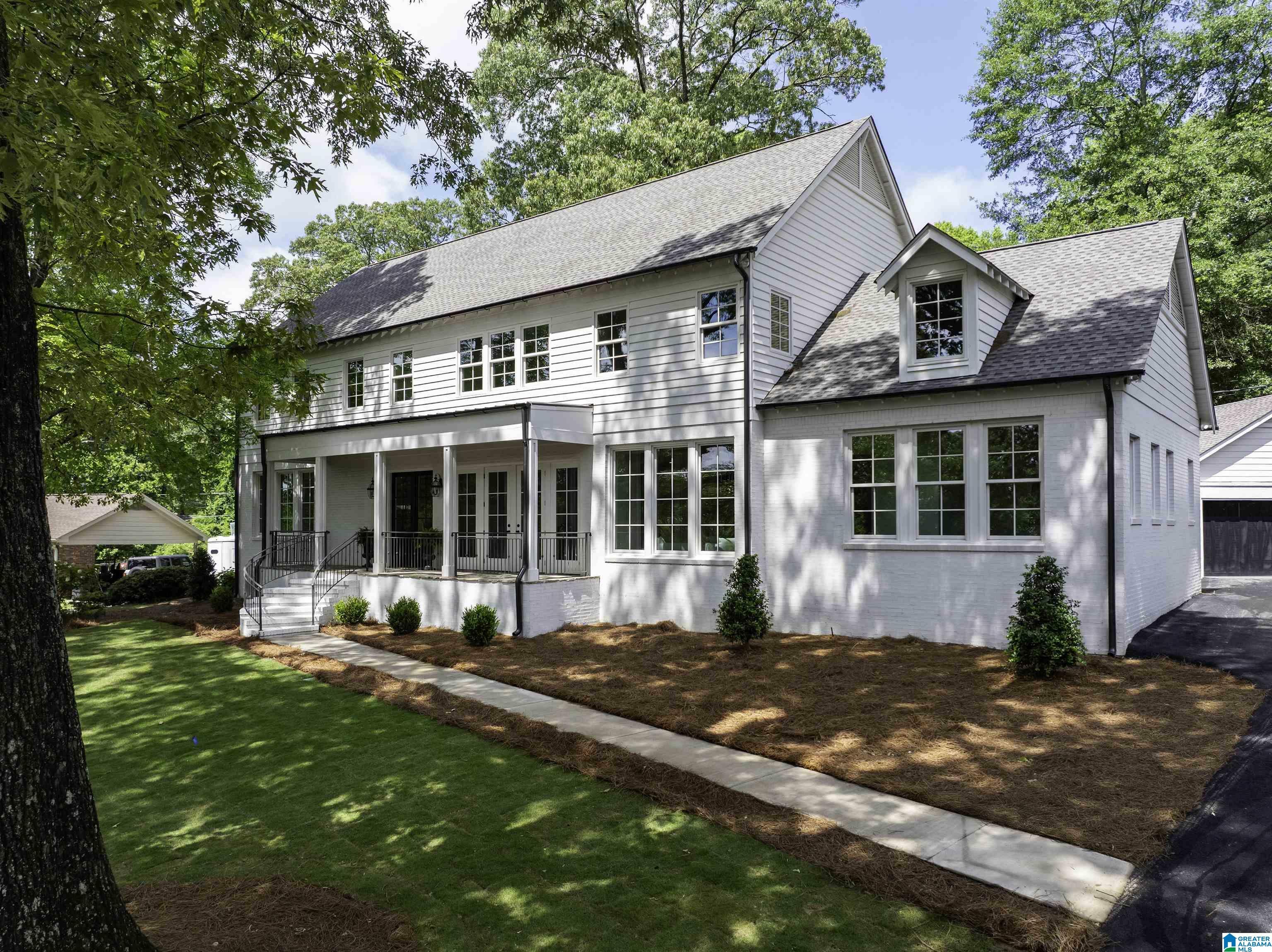 Property Photo: 3752 N Woodridge Road AL 35223