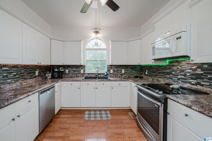 Property Photo: 106 Rosewood Circle AL 35040