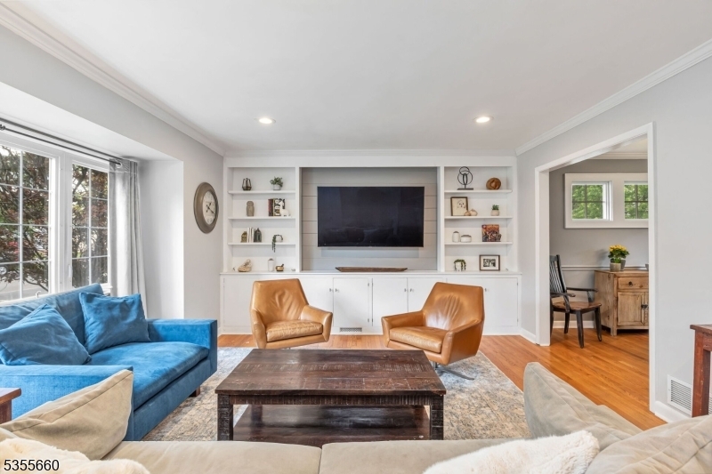 Property Photo: 5 Oak Ct NJ 07023