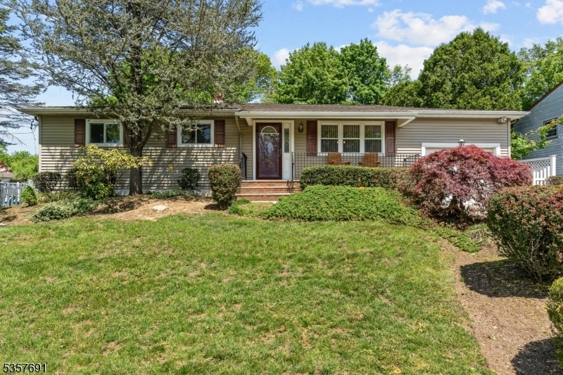 Property Photo:  6 Rosemont Rd  NJ 07438 