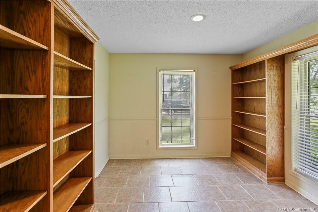 Property Photo: 4045 Evergreen Drive LA 70605