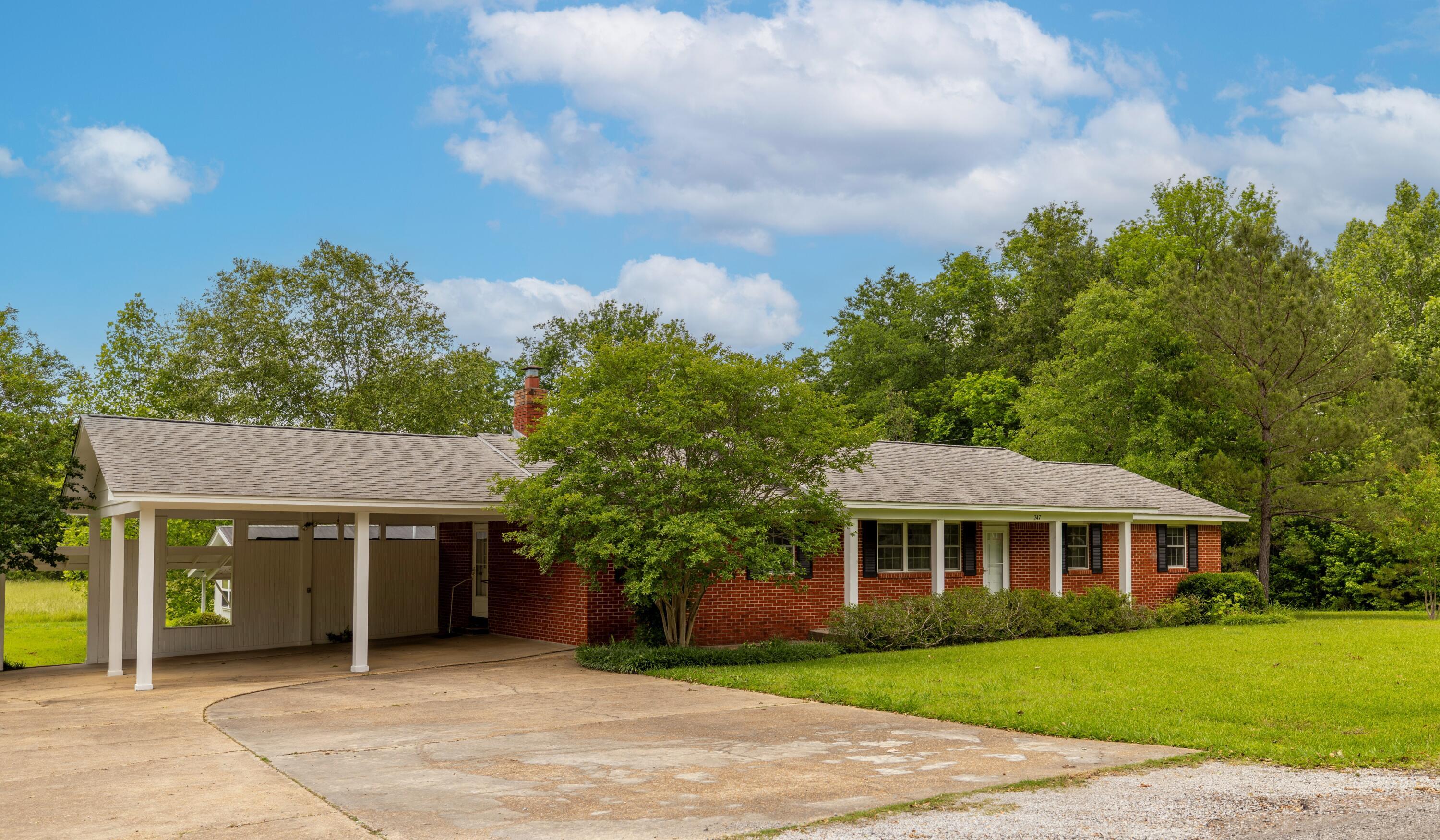 Property Photo:  747 Sunset Dr  MS 39759 