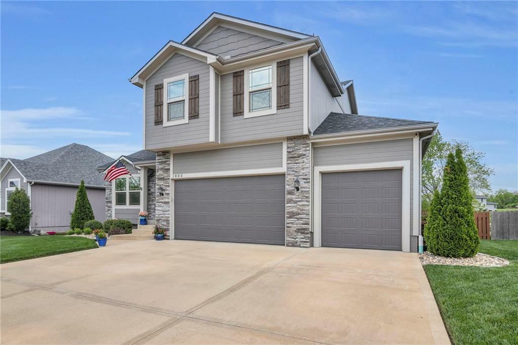 Property Photo: 1805 Verbena Avenue MO 64034
