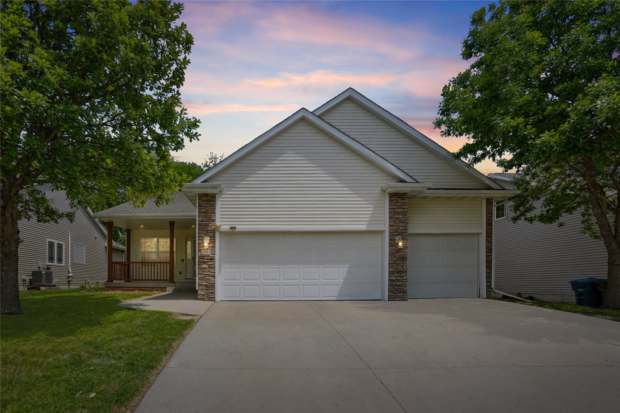 Property Photo: 4813 Sawyers Drive IA 50310