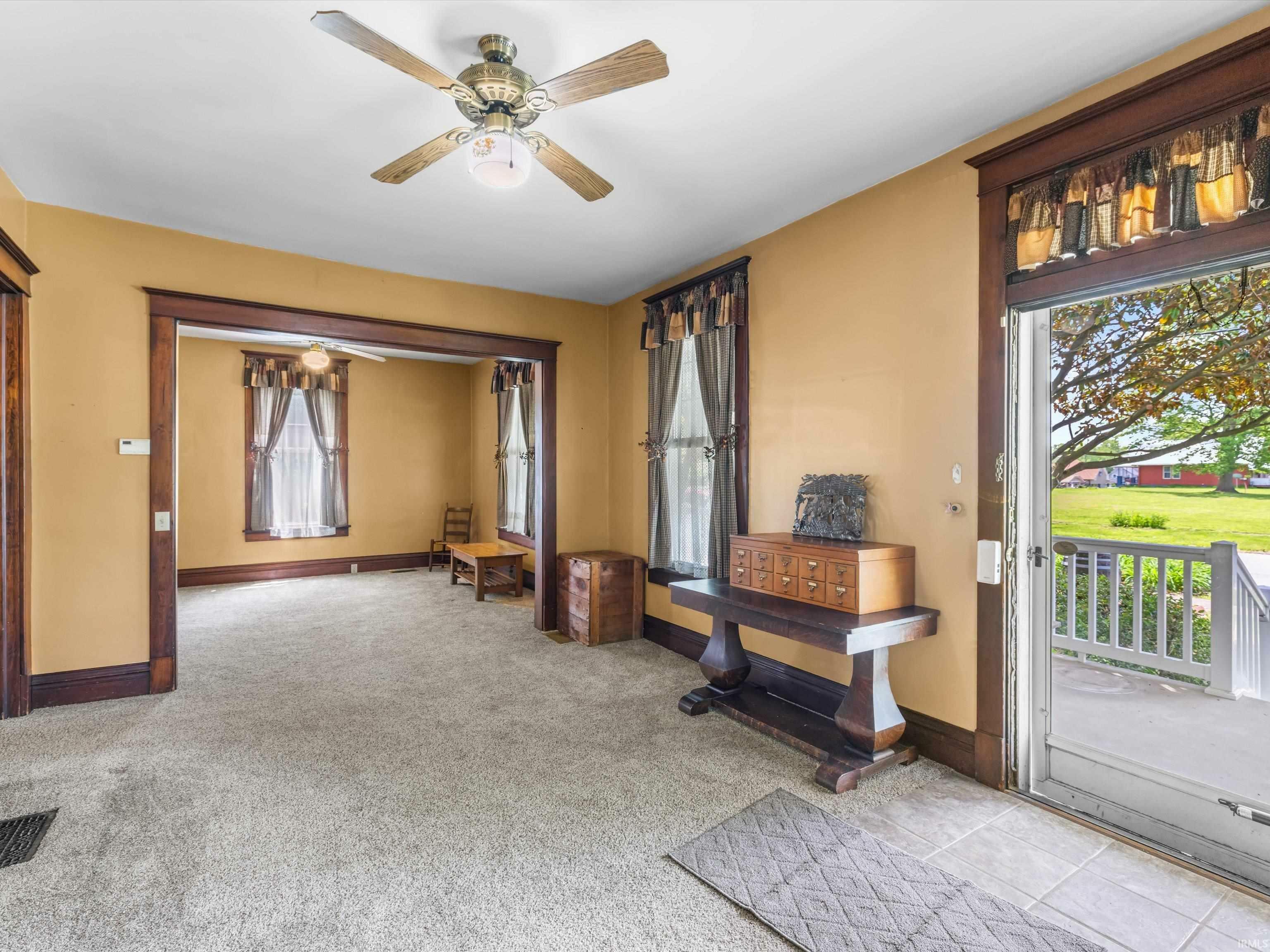 Property Photo: 422 E Washingtion Street IN 47660