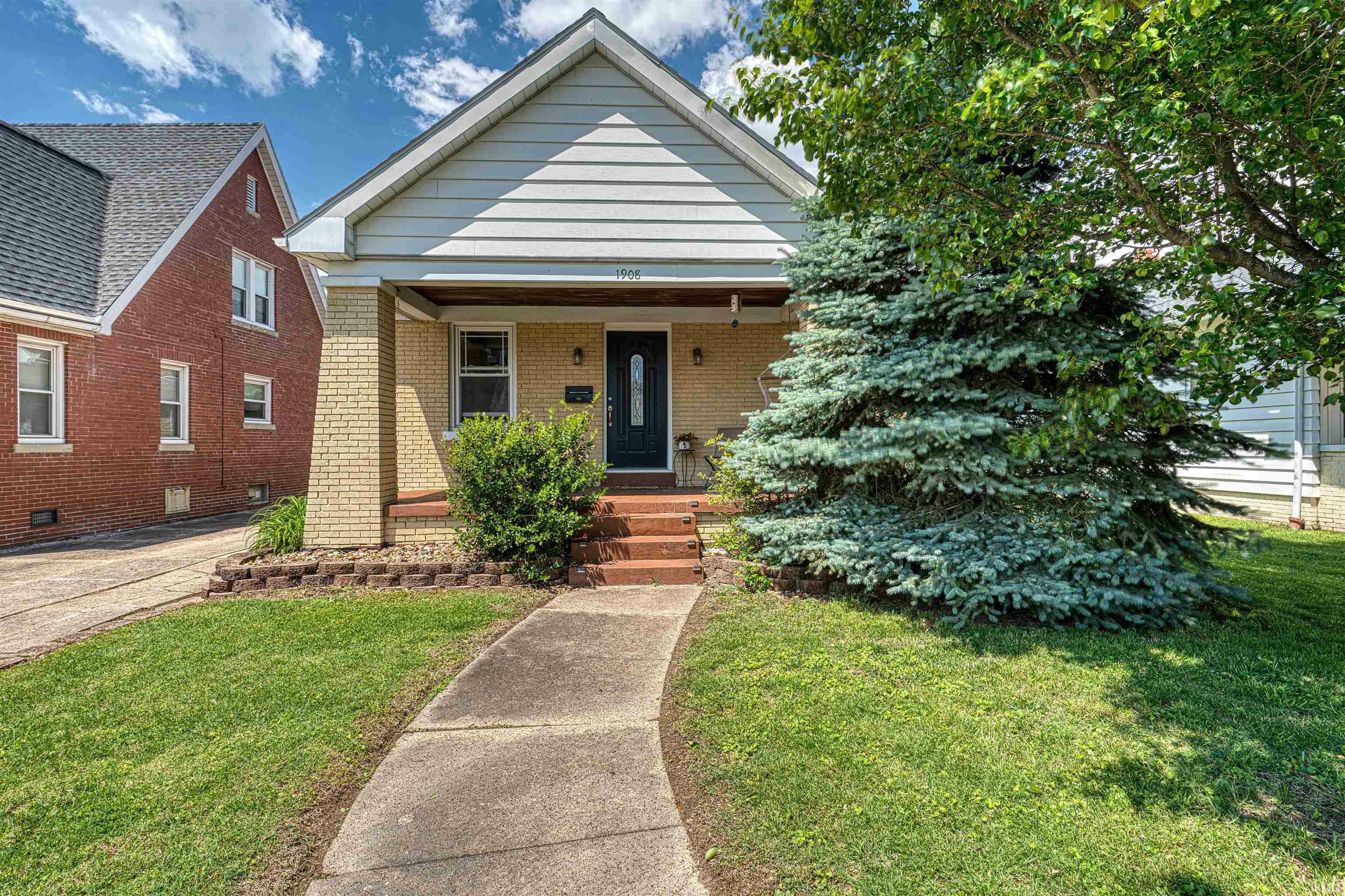 Property Photo:  1908 E Mulberry Street  IN 47714 