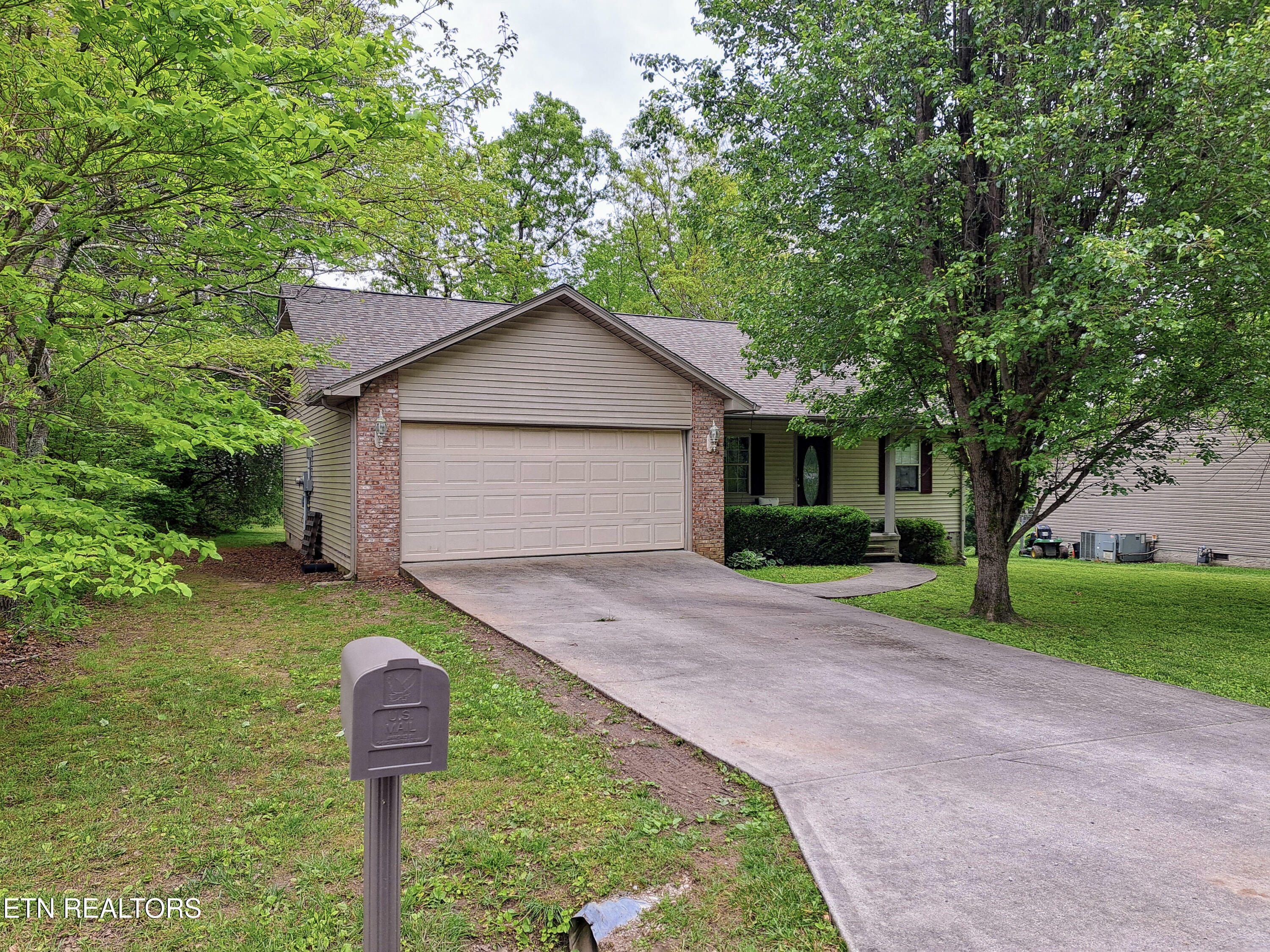 Property Photo: 2040 Menasha Drive TN 38572