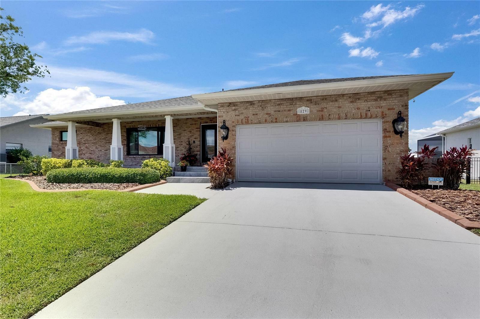 Property Photo: 829 Golf Island Drive FL 33572