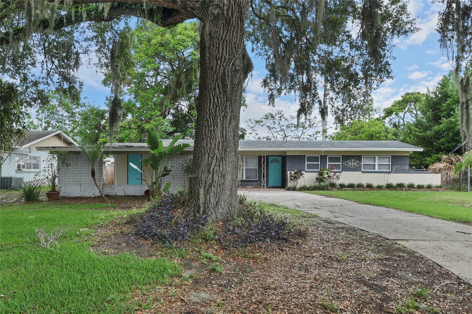 Property Photo: 3300 Flowertree Road FL 32812