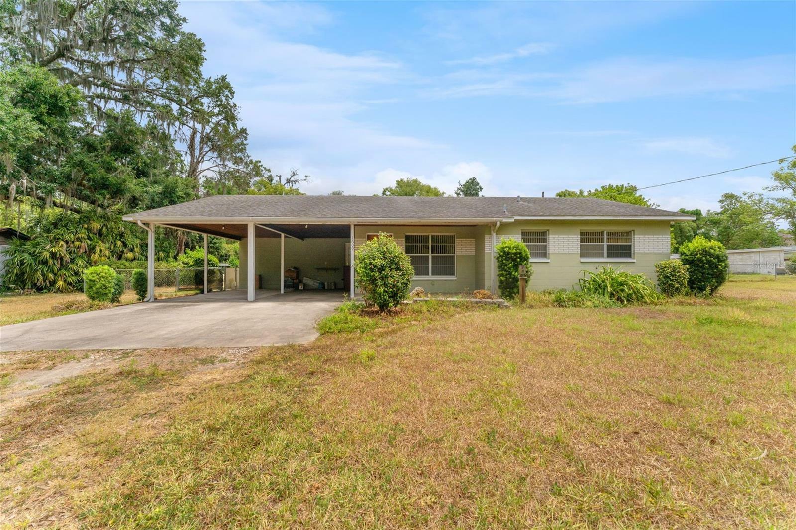 Property Photo: 1609 S Valrico Road FL 33594